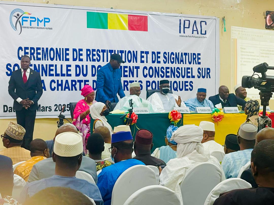 Mali : Cérémonie de restitution et de signature solennelle du document consensuel sur la charte des partis politiques